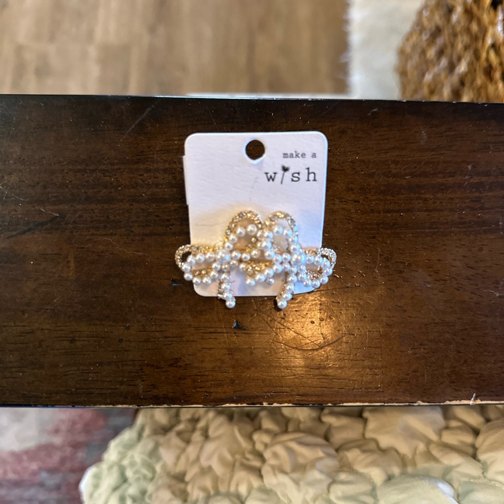 White Floral Cluster Earrings Jewelry